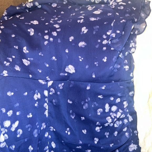 DKNY Scattered Print Asymmetrical Neck Flutter Shortsleeve Ruched Bodice Dress 6 - Picture 7 of 8